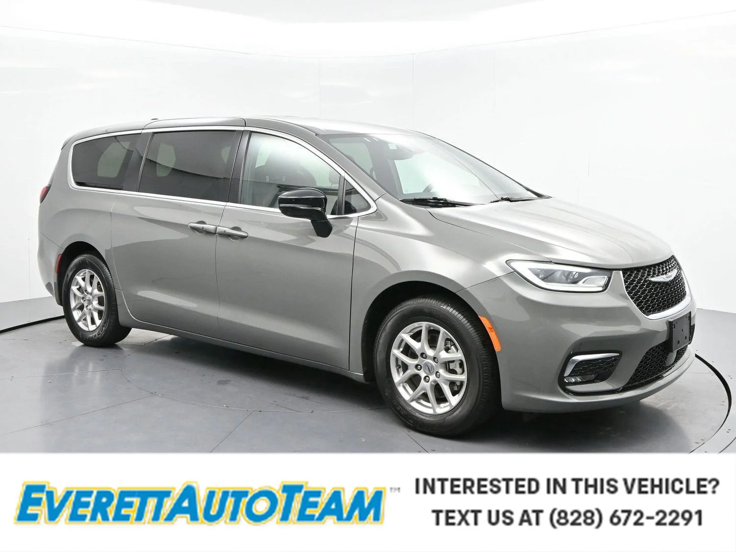 Used 2025 Gray Chrysler Select image 1
