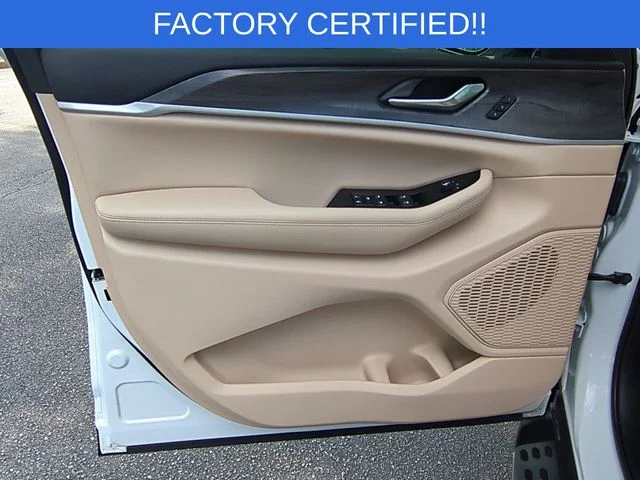 Used 2025 White Jeep Limited image 12