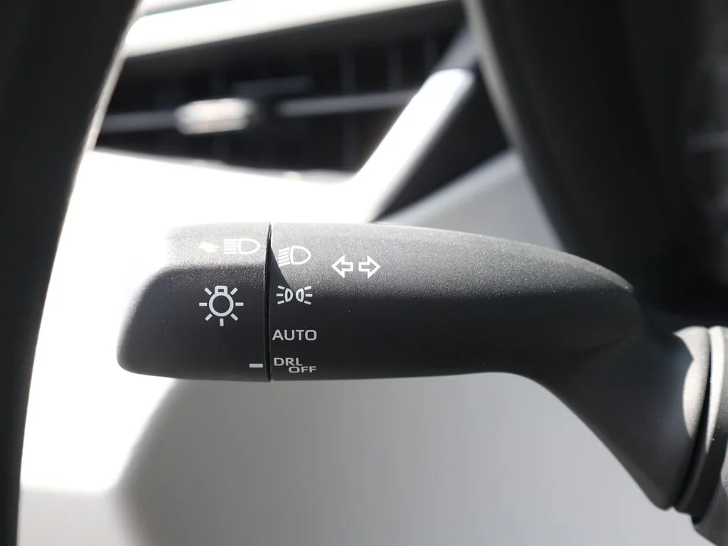 Used 2025 White Toyota LE image 31