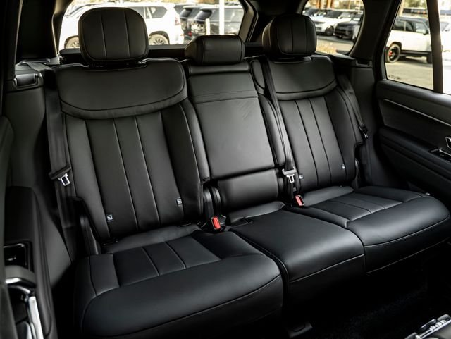 New 2026 Fuji White Land Rover SE image 33