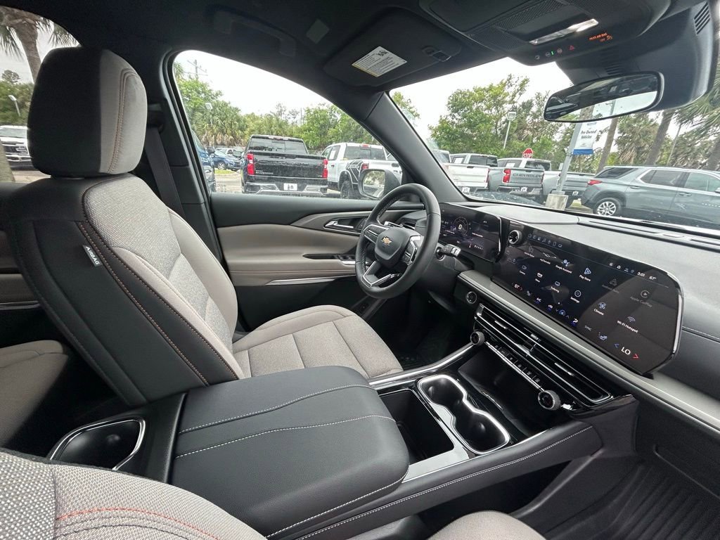 2025 Chevrolet Traverse LT - Photo 25