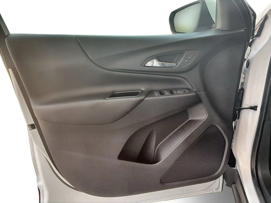 Used 2022 White Chevrolet LT image 23