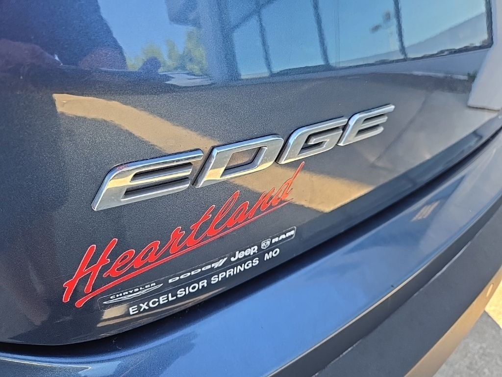 Used 2019 Blue Ford SEL image 18