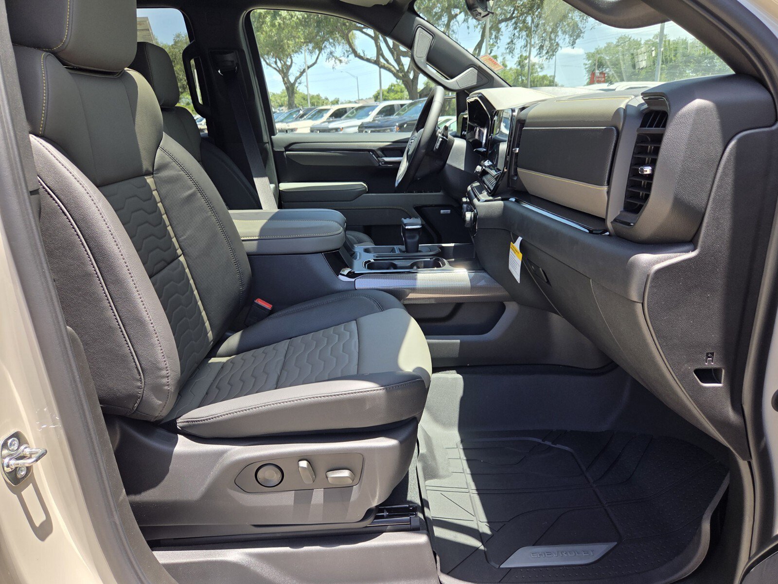 2026 Chevrolet Silverado 1500 ZR2 - Photo 13