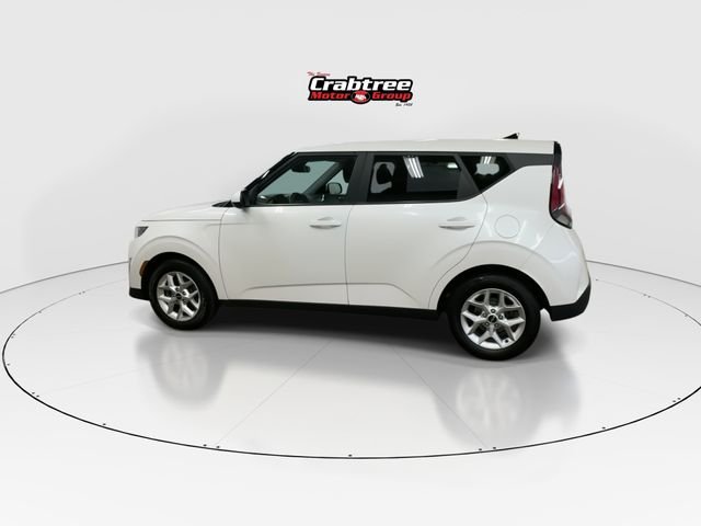Used 2023 White Kia LX image 5