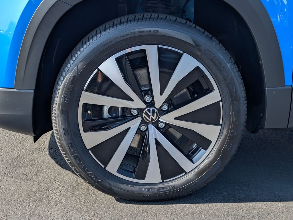 2024 Volkswagen Taos SE - Photo 8