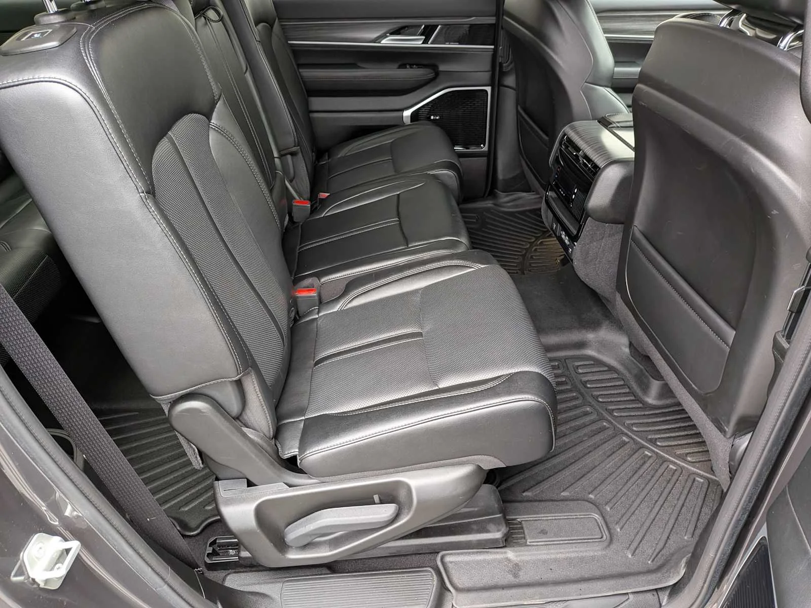 Used 2024  Jeep Series III image 31