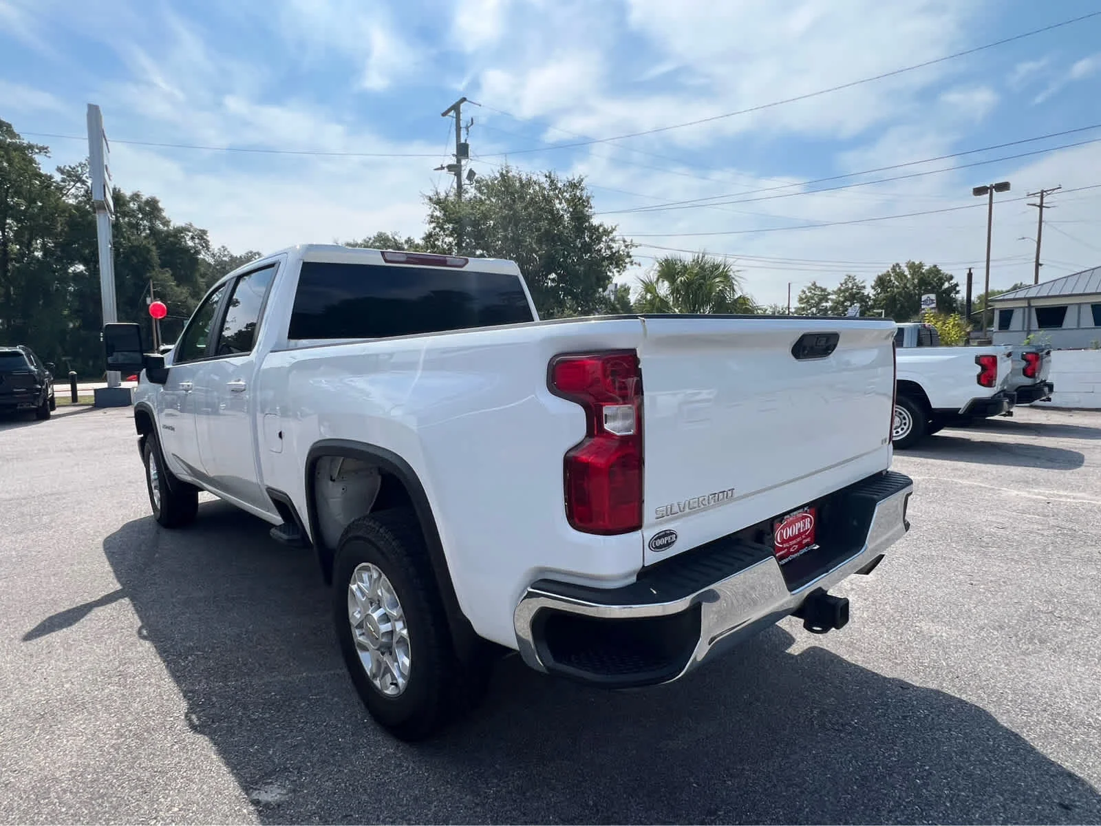 Used 2024 Summit White Chevrolet LT image 4