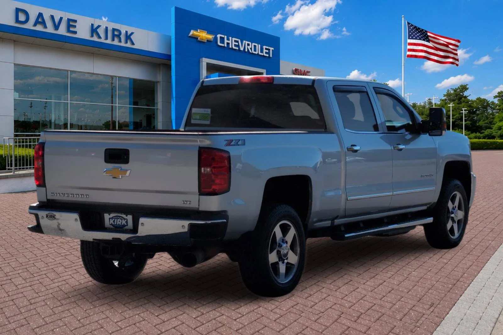 Used 2019 SILVER ICE METALLIC Chevrolet LTZ image 3
