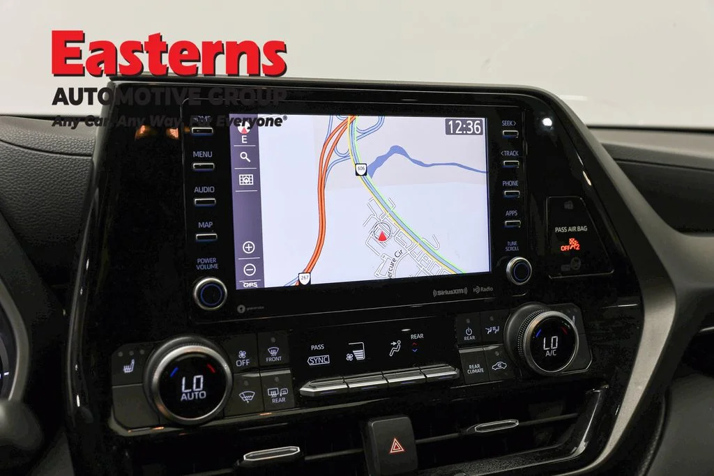 Used 2021 White Toyota XLE image 19