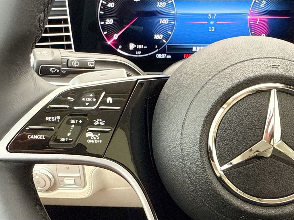 New 2026 MANUFAKTUR Ireland Mid Green Metallic Mercedes-Benz GLE 580 image 11