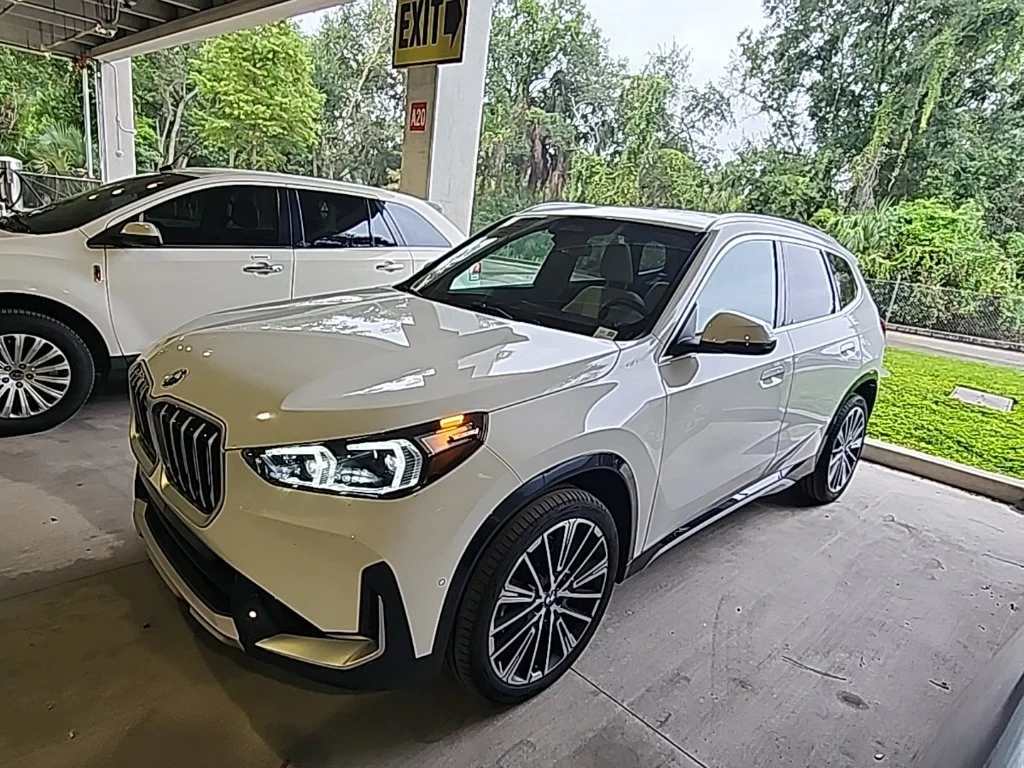 Used 2026 Alpine White BMW xDrive28i image 1