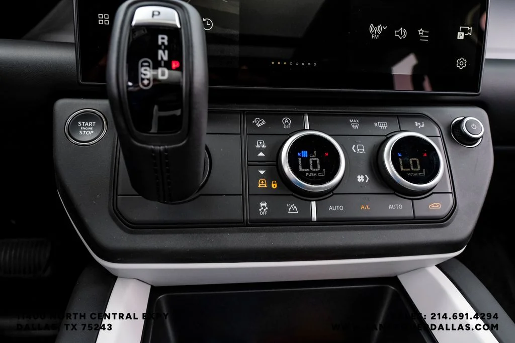 New 2026 Borasco Grey Metallic Land Rover X-Dynamic SE image 28