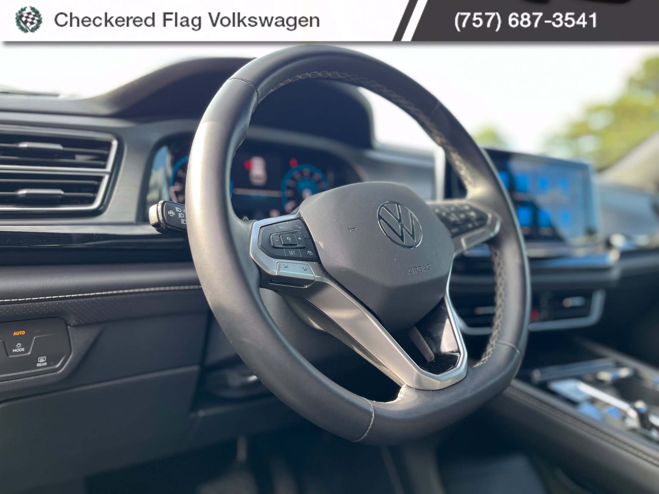 Used 2025 Deep Black Pearl Volkswagen 2.0T SE w/Technology image 18