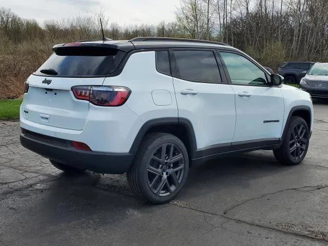 New 2026 Bright White Clear-Coat Exterior Paint Jeep Limited image 3