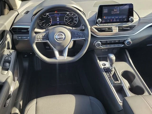 New 2026 White Nissan 2.5 SV image 9