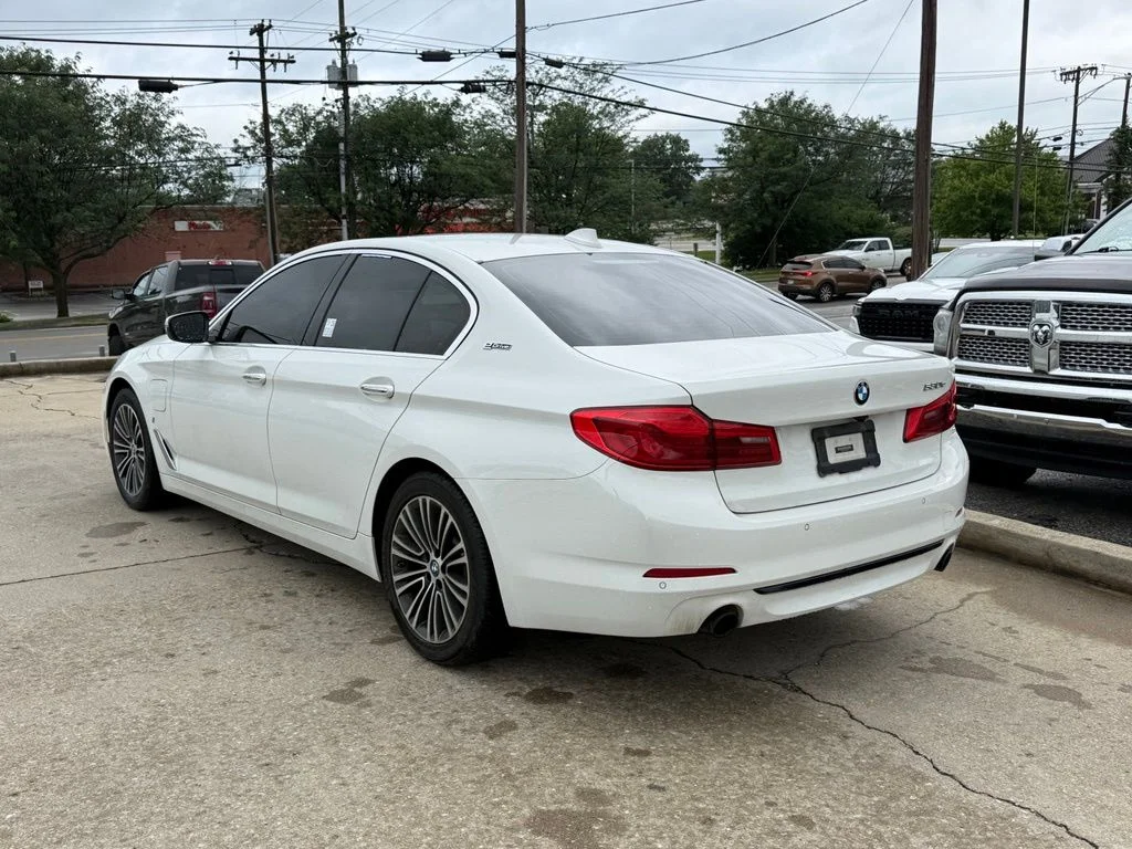 Used 2018 White BMW 530e iPerformance image 8