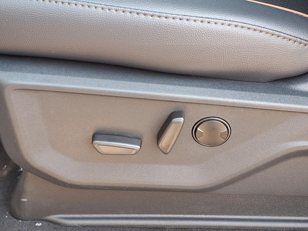 New 2026 Carbonized Gray Metallic Ford F-350® Lariat® image 13