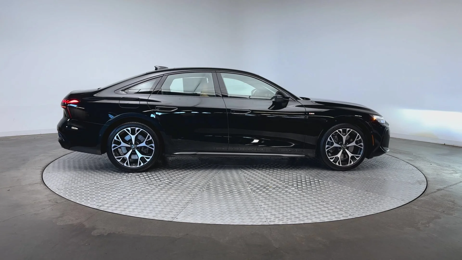 2026 Audi A6 Premium Plus - Photo 9