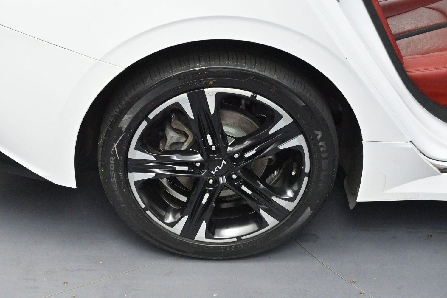 Used 2022 Glacial White Pearl Kia GT-Line image 36