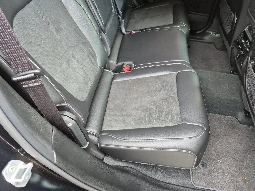Used 2025 Black Jeep Altitude X image 24