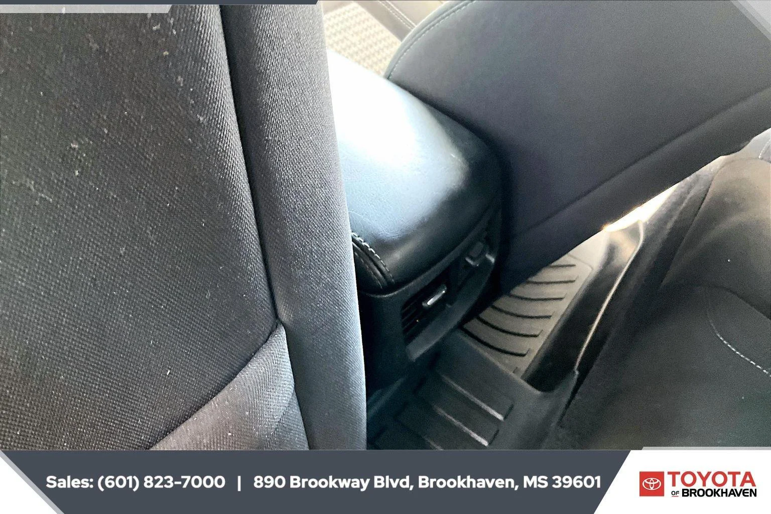 Used 2022 Pitch Black Clearcoat Dodge SXT image 24