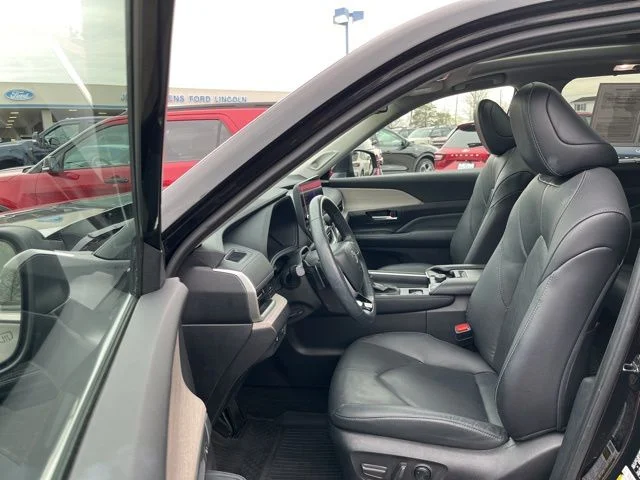Used 2024 Black Toyota Platinum image 16