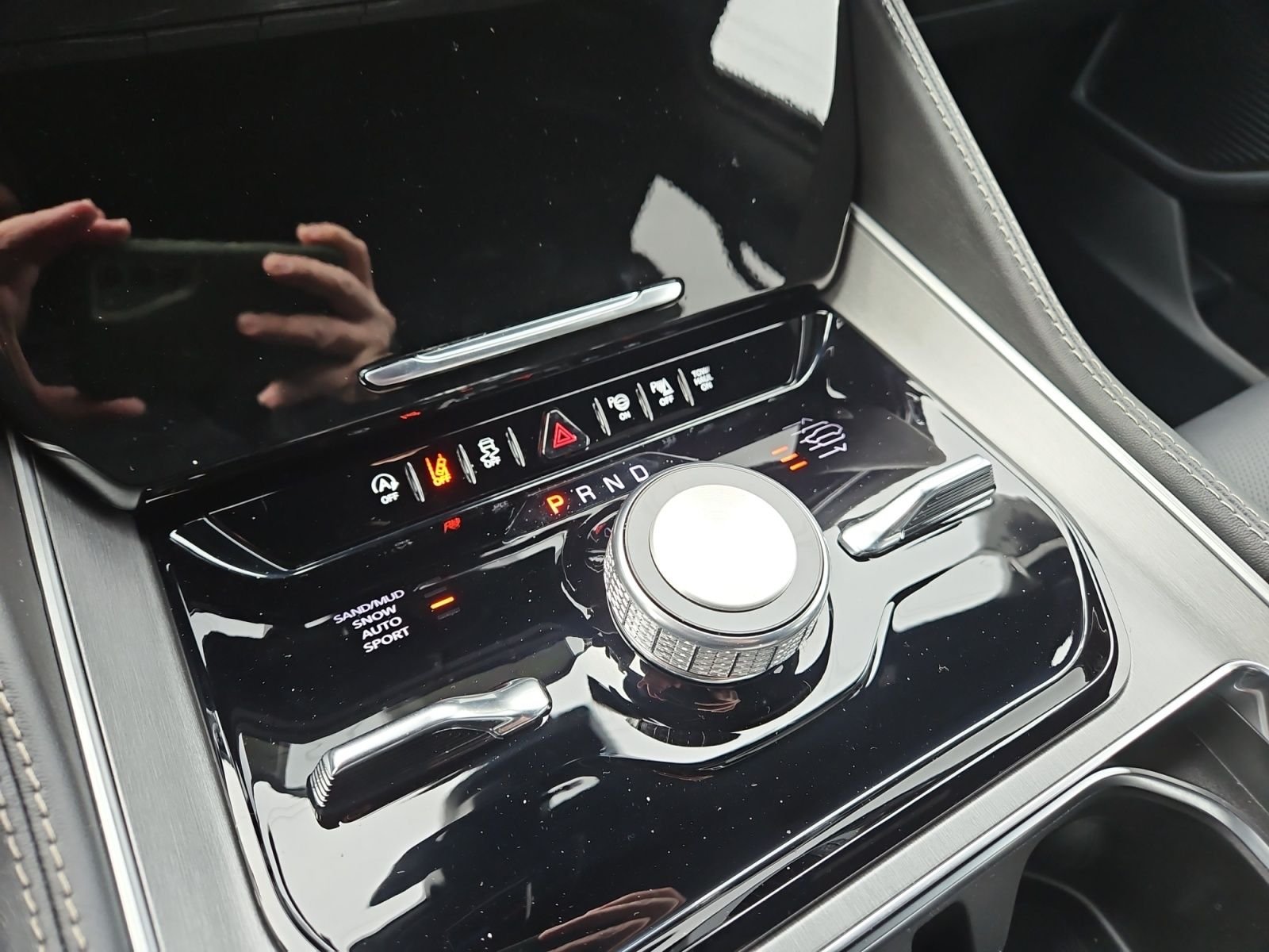 New 2026 Silver-Zynith Exterior Paint Jeep Limited Altitude image 27