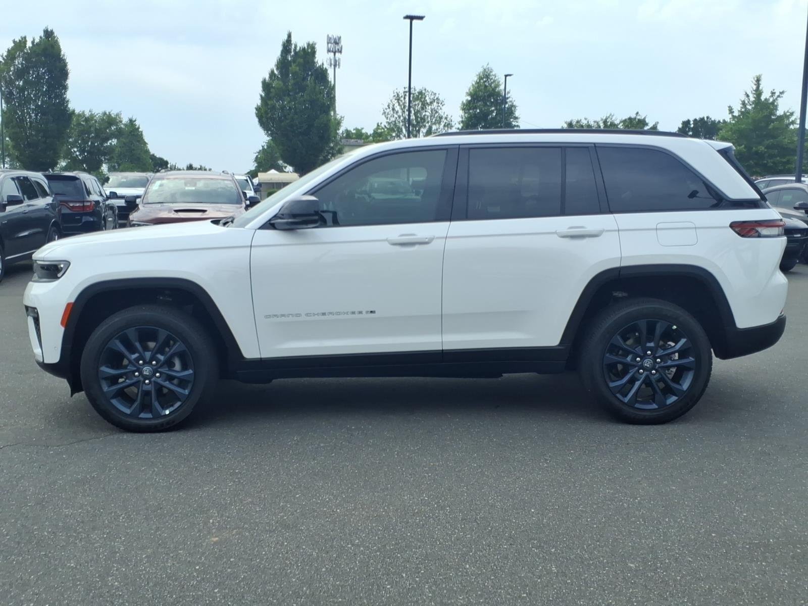 New 2026 Bright White Clear-Coat Exterior Paint Jeep 85th Anniversary Edition image 3