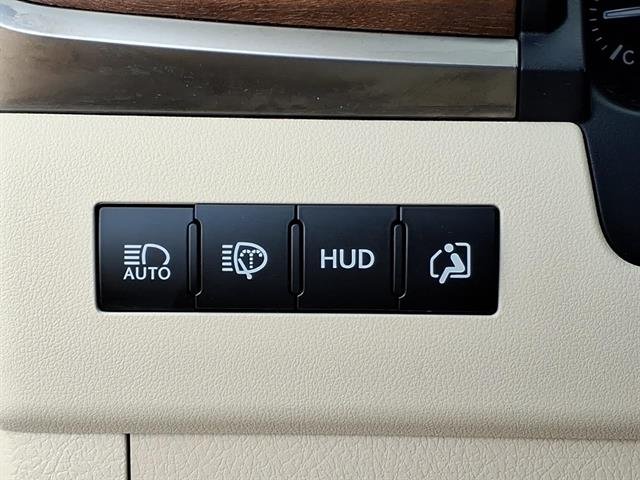 Used 2019 Eminent White Pearl Lexus Three-Row image 23
