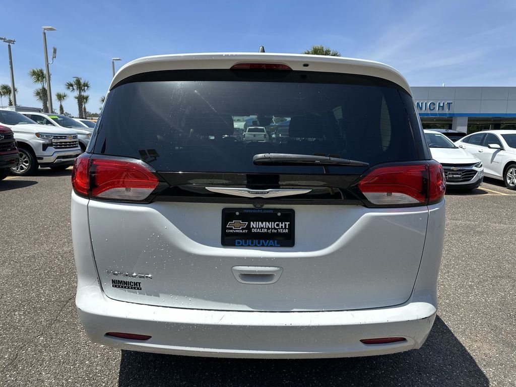 Used 2023 White Chrysler LX image 15