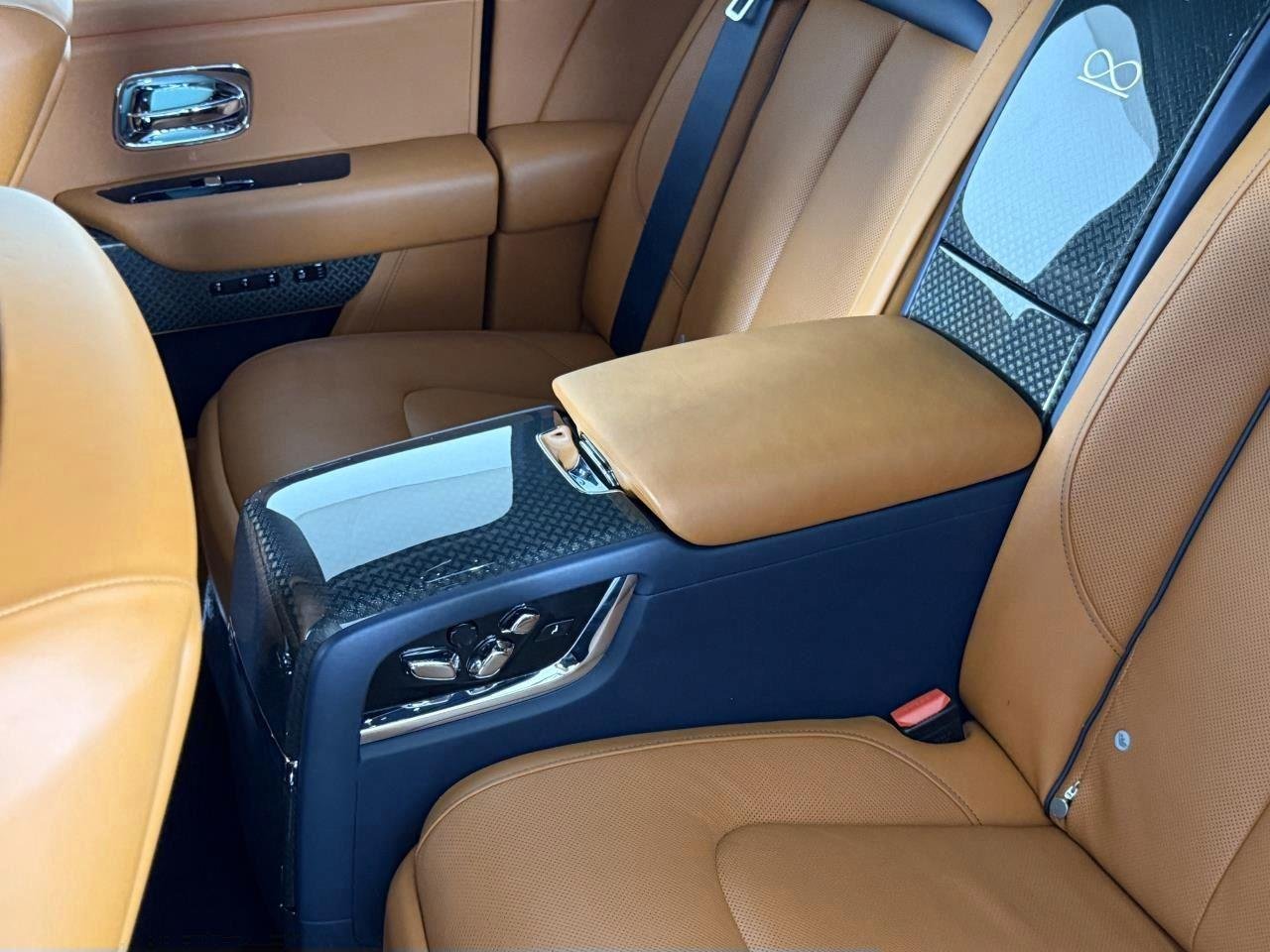 Used 2022 Midnight Blue Rolls-Royce Black Badge | Executive Rear Seating | Rear Entertainment image 27