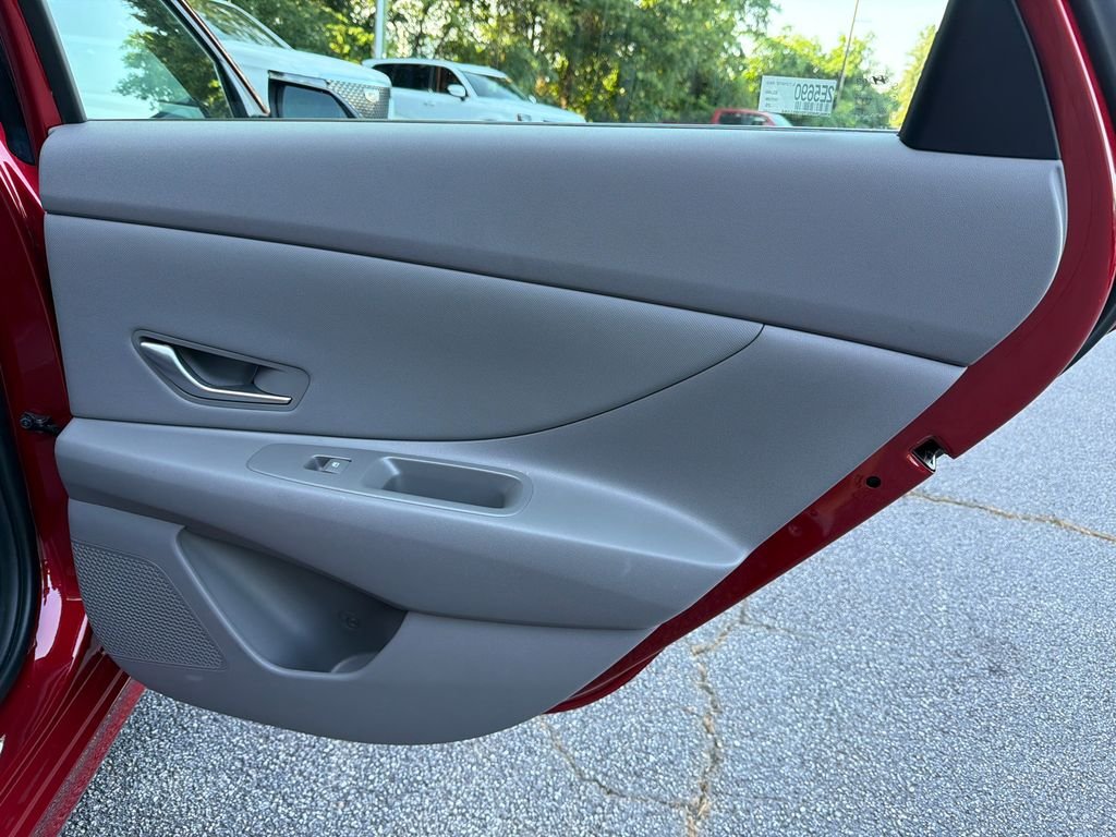 2025 Hyundai Elantra SEL - Photo 16