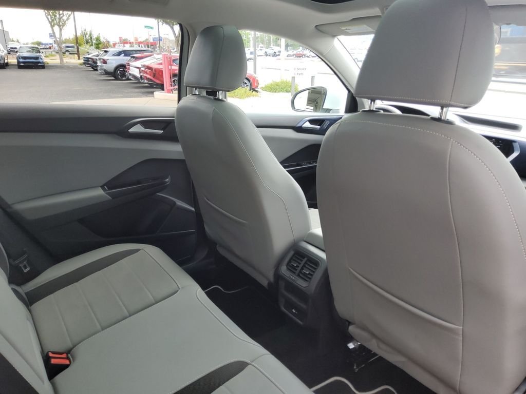 Used 2023  Volkswagen 1.5T SE image 17