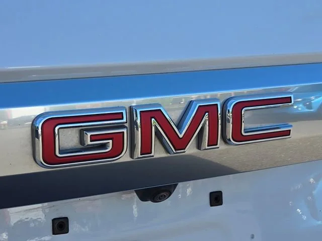 Used 2023 White Frost Tricoat GMC Denali image 19