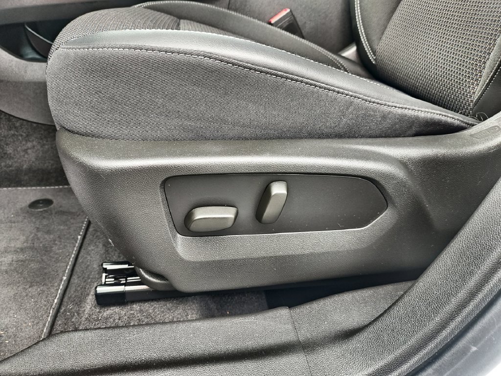 Used 2022 White Buick Preferred image 12