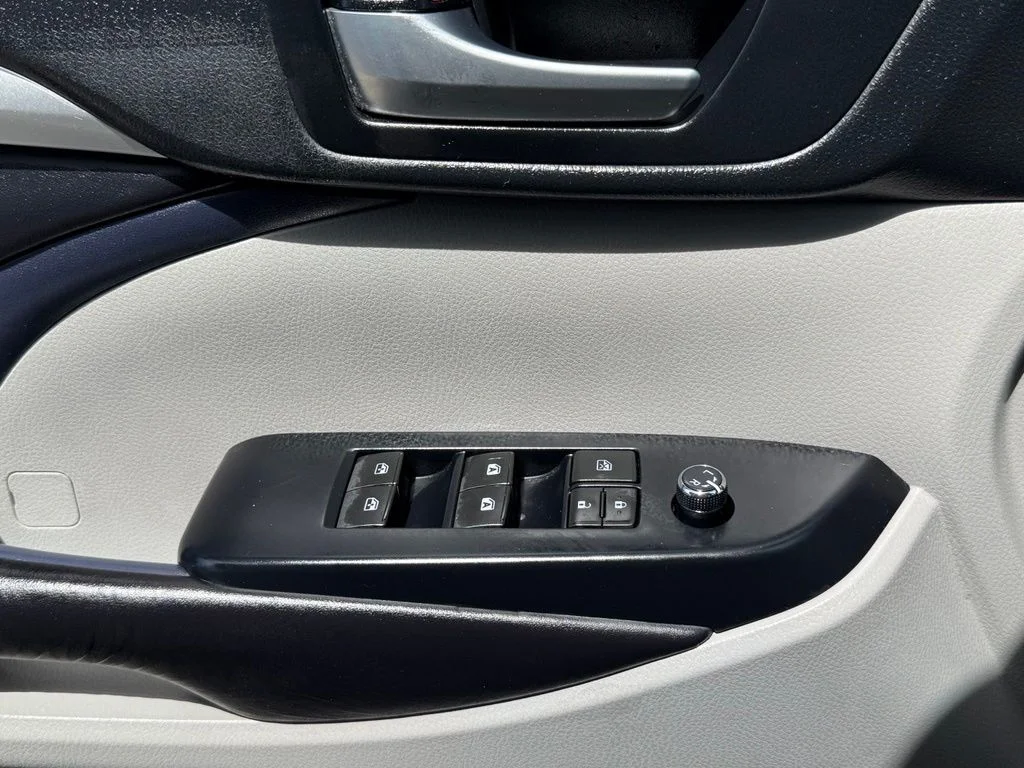 Used 2019 White Toyota XLE image 22