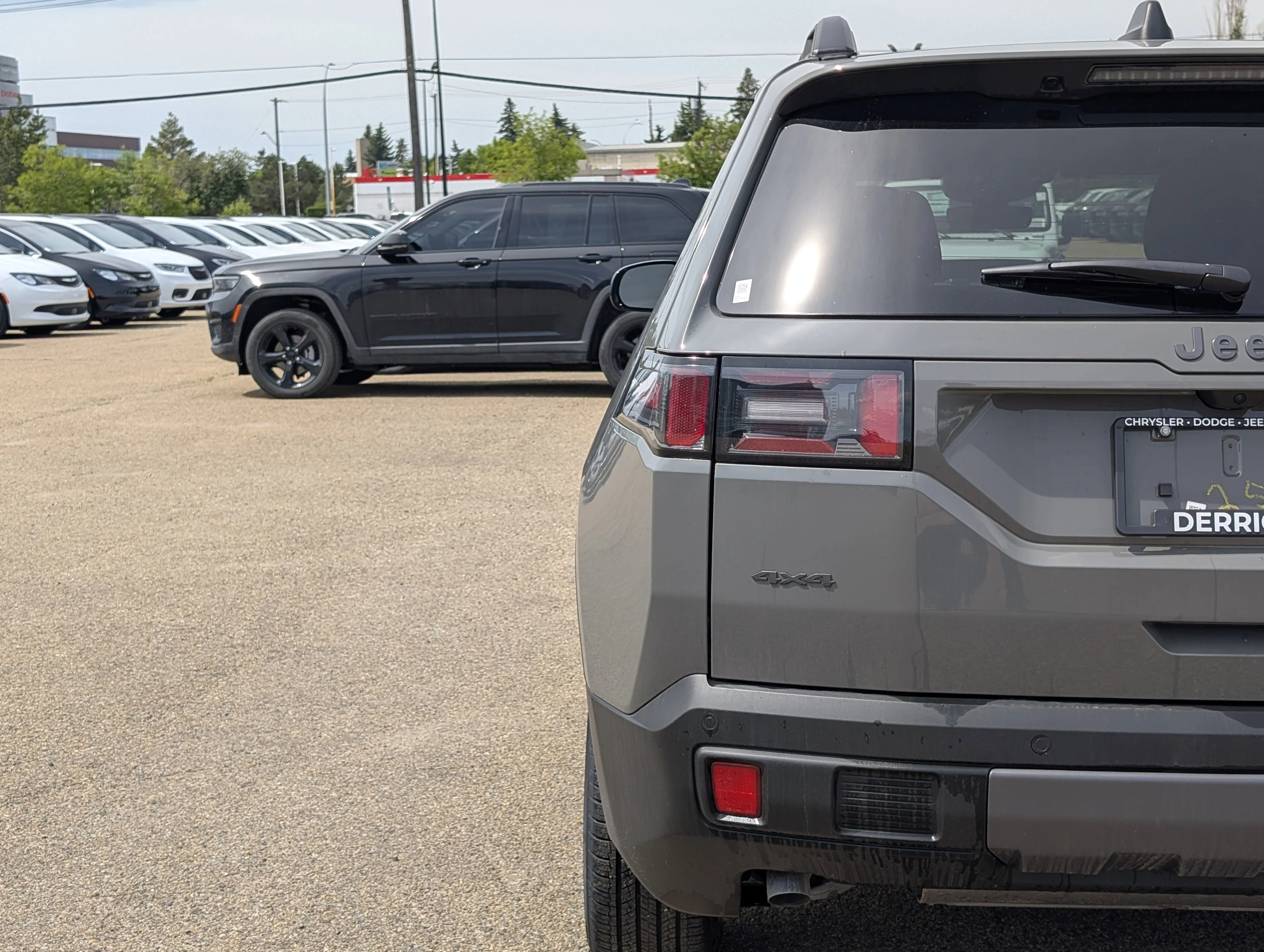 New 2026 Sting-Grey Jeep Laredo image 13