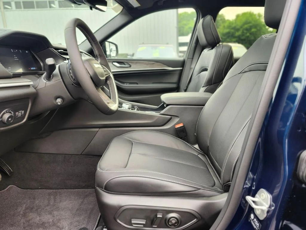 New 2026 Fathom Blue Pearl-Coat Exterior Paint Jeep Limited Reserve image 18