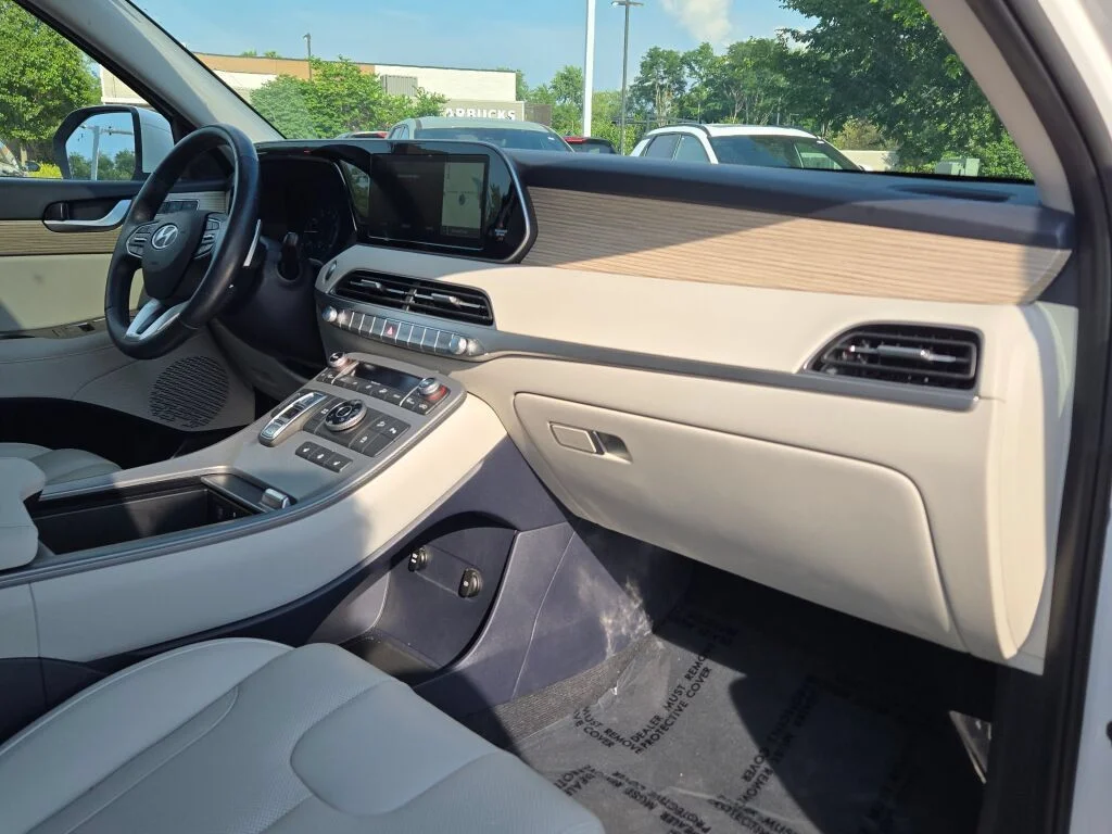 Used 2022 White Hyundai SEL image 4