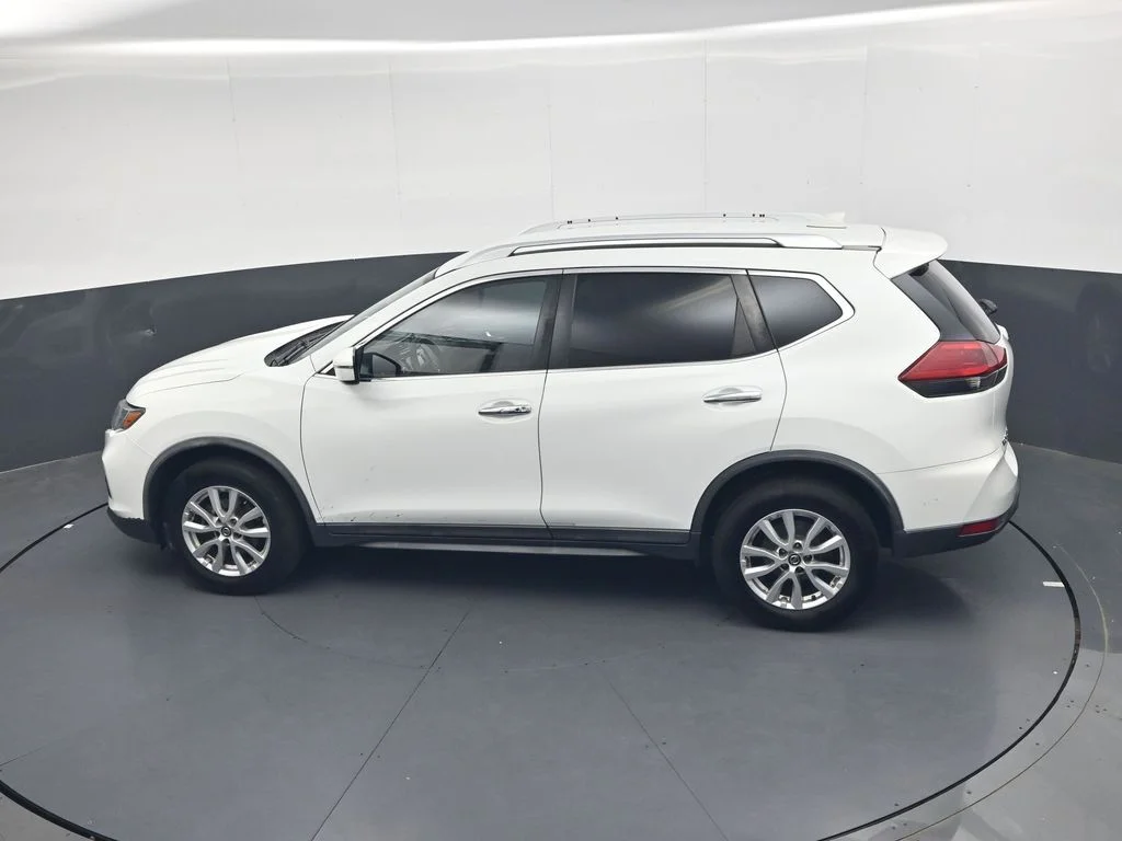 Used 2018 Glacier White Nissan SV image 19