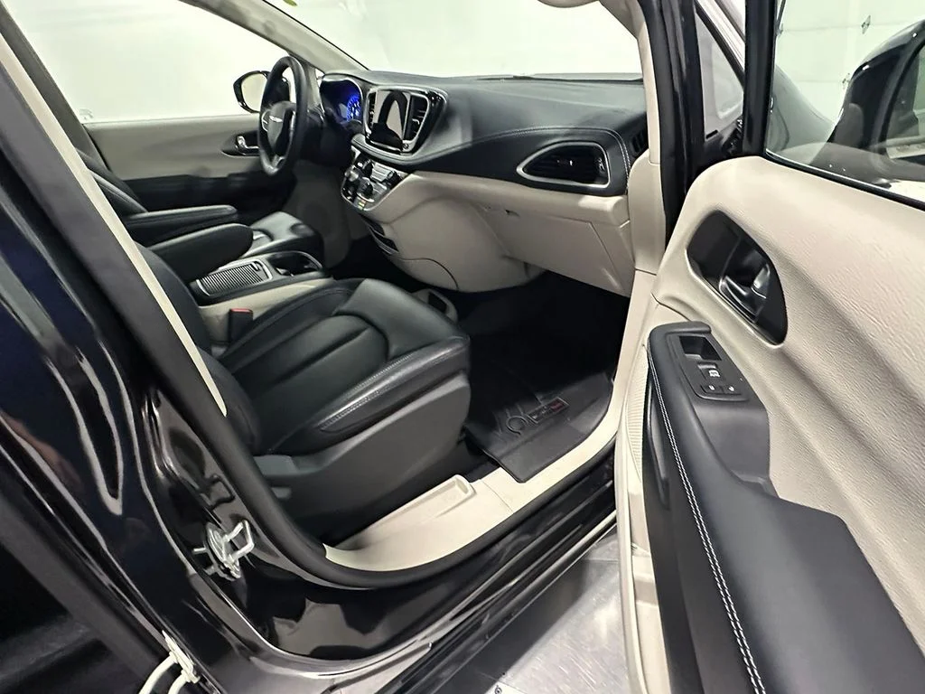 2022 Chrysler Pacifica Touring L - Photo 26