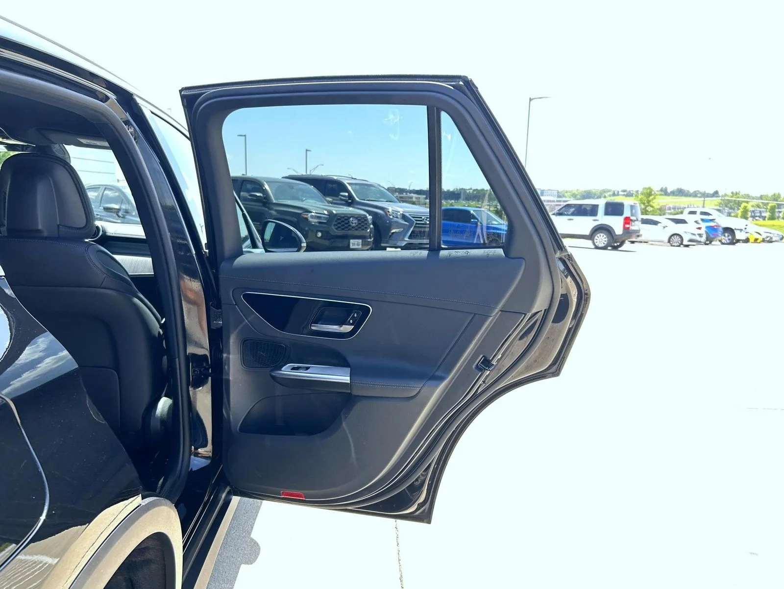 Used 2024 Black Mercedes-Benz GLC 300 image 18