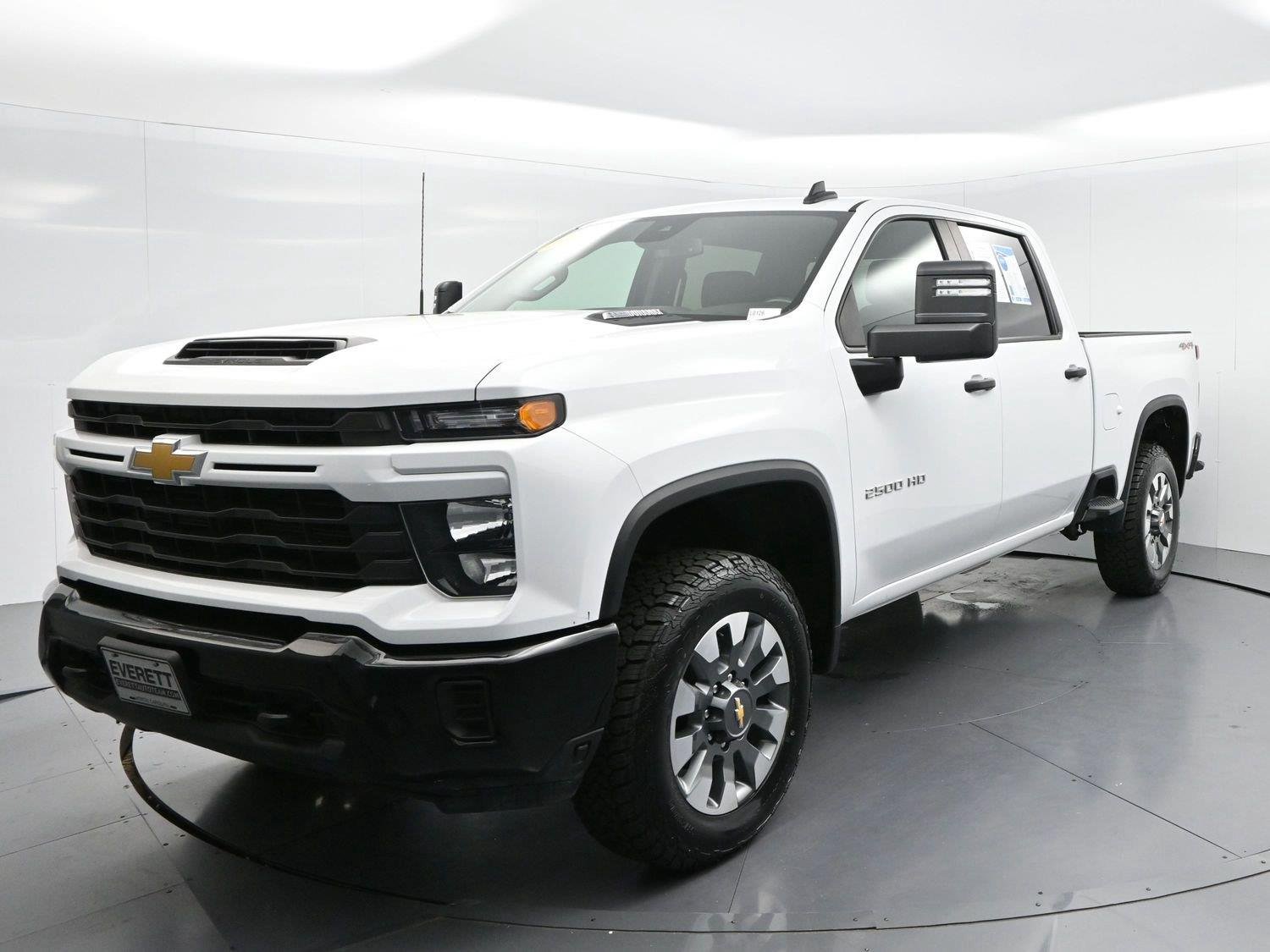 Used 2024 Summit White Chevrolet Custom image 3