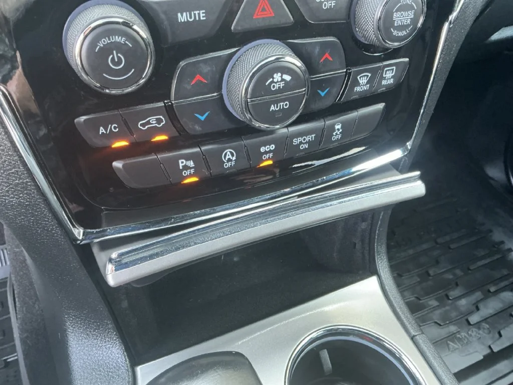 Used 2020 Gray Jeep Limited image 23