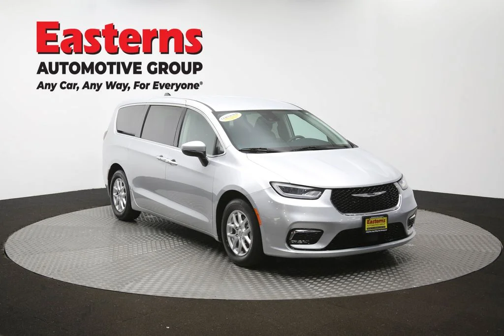 Used 2023 Silver Chrysler Touring L image 52