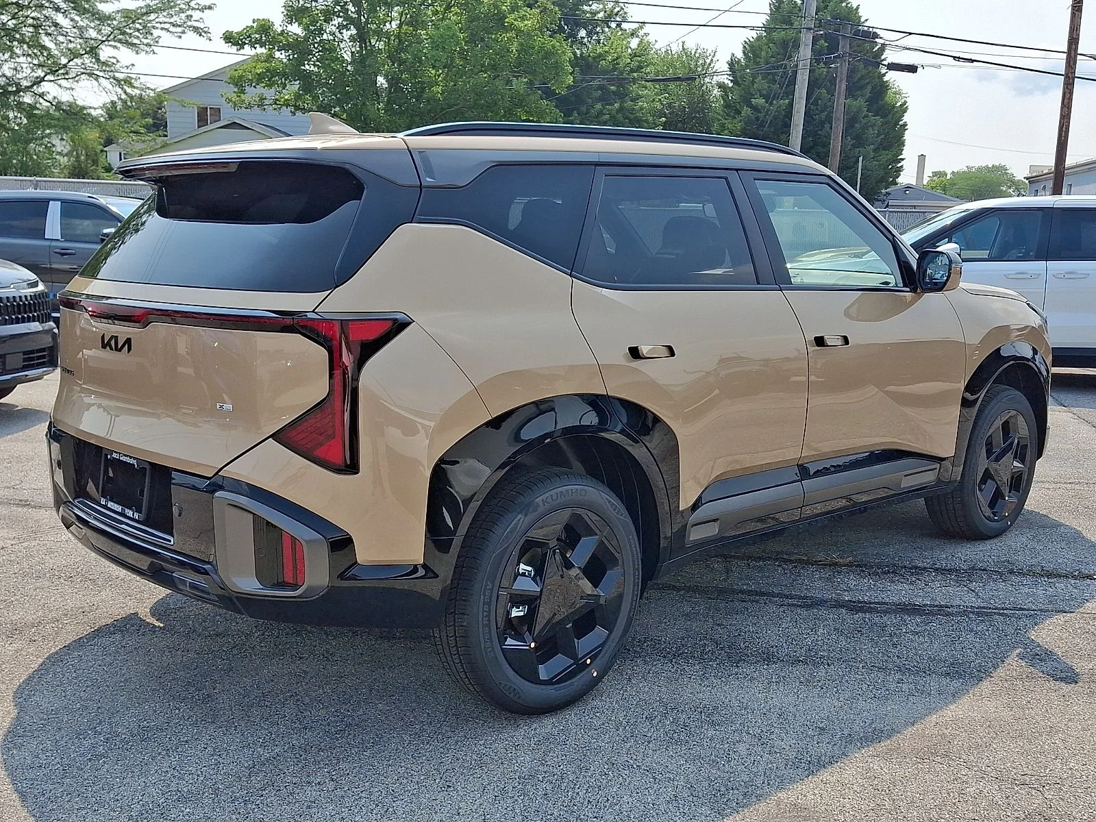 New 2027 Brown Kia X-Line S image 3