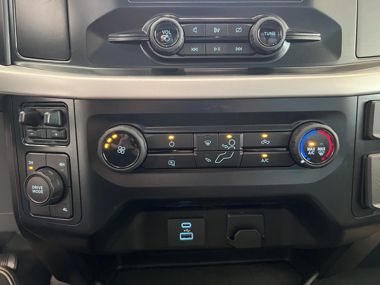 Used 2023  Ford XL image 27