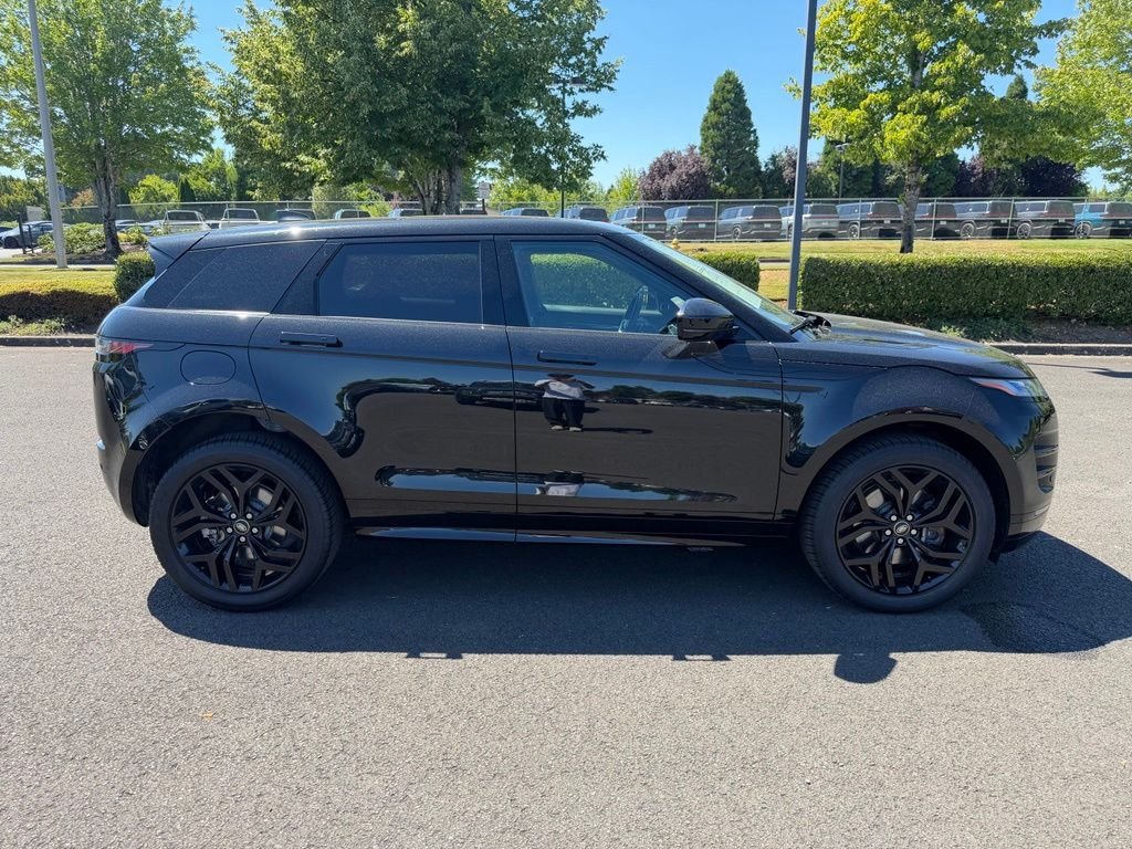 Used 2023 Santorini Black Metallic Land Rover R-Dynamic SE image 8