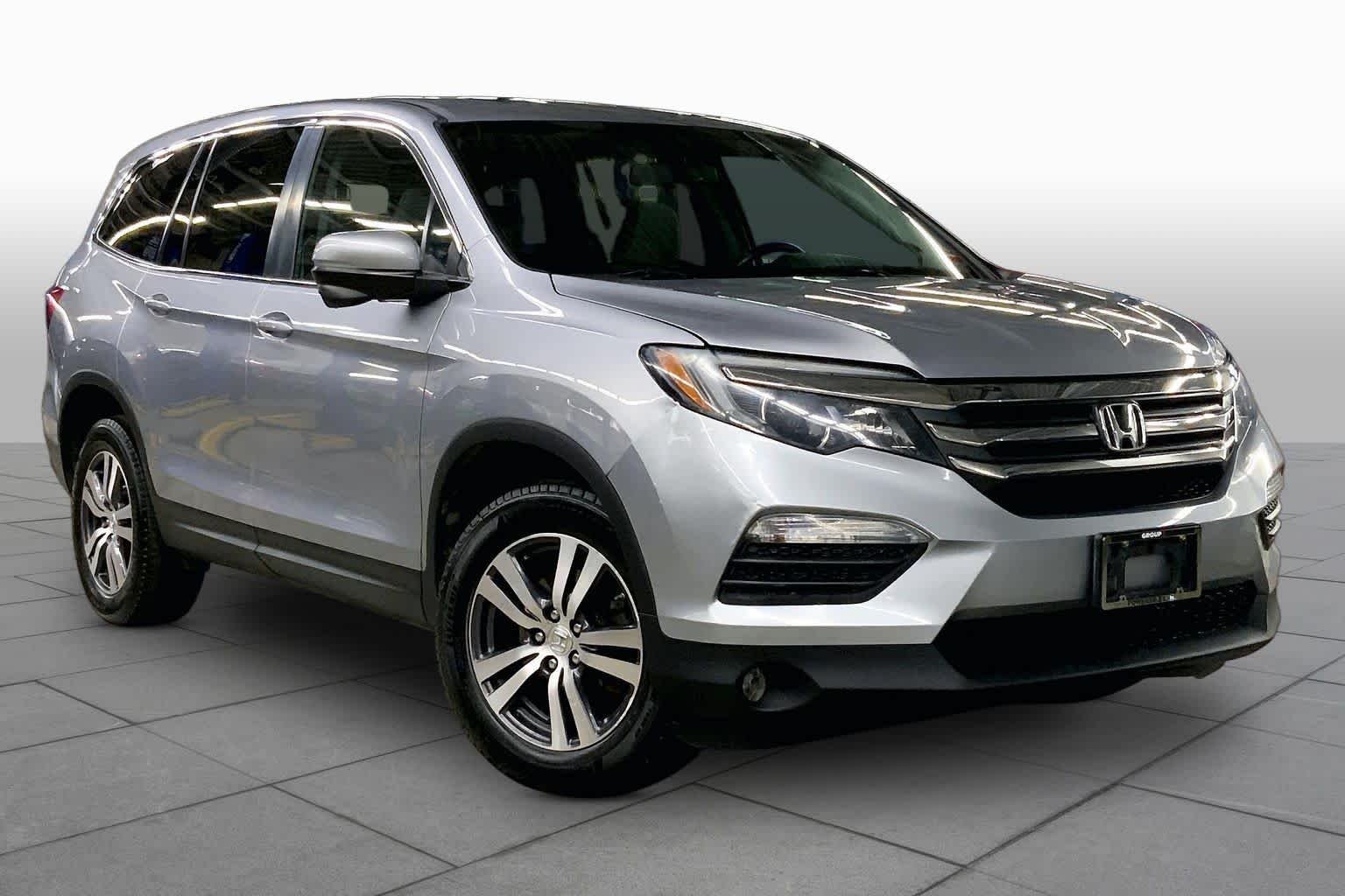 Used 2017 Lunar Silver Metallic Honda EX-L image 3